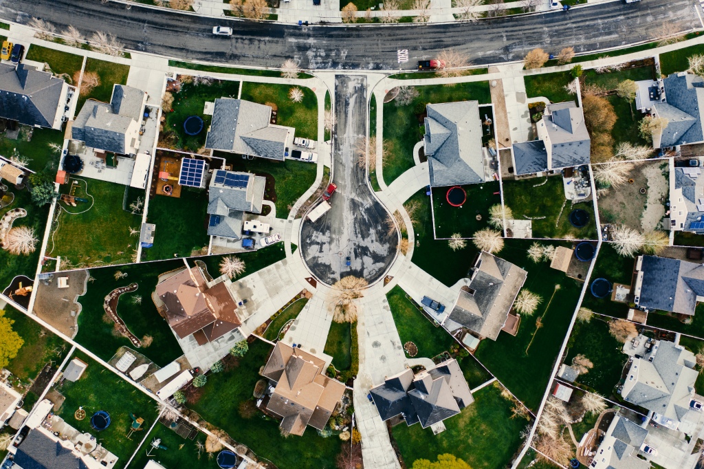 Aerial view of a neghborhood representing the real estate market in Albuquerque New Mexico